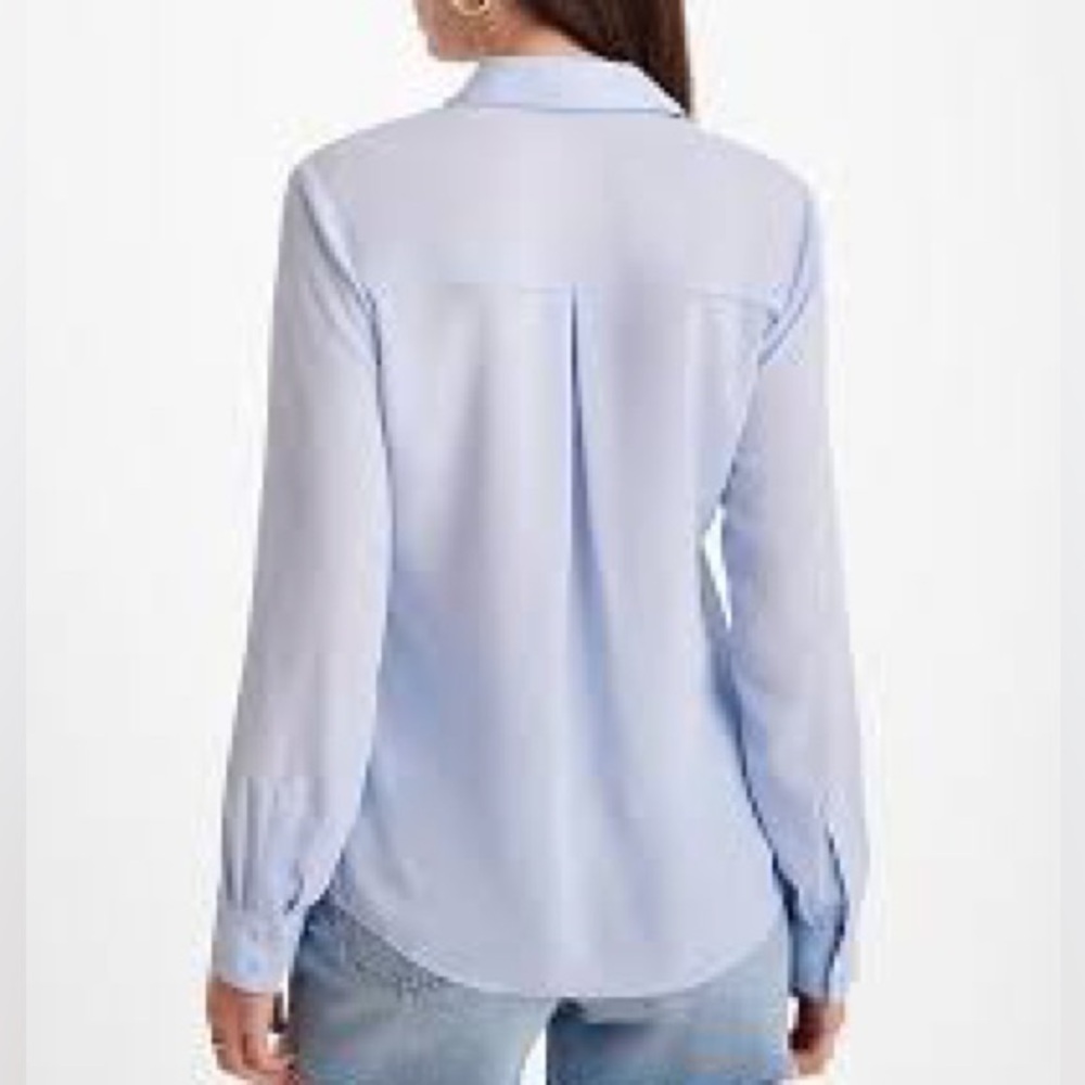EXPRESS PORTOFINO 2 POCKET BUTTON UP BLOUSE, like new, sz small, light blue